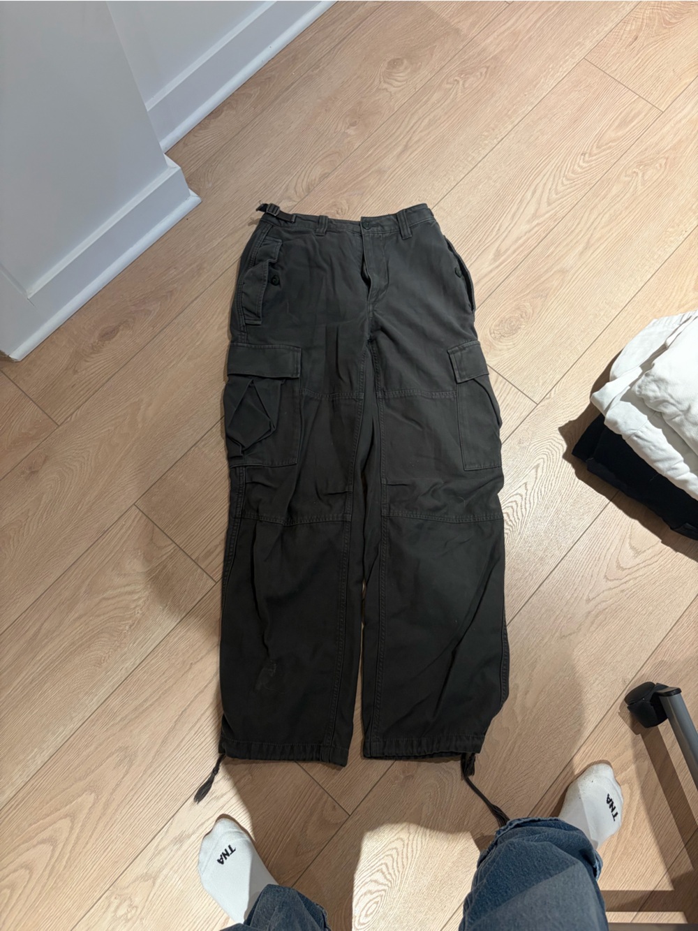 Aritzia Olive Green Cargo Pants  - Relaxed Utility Fit